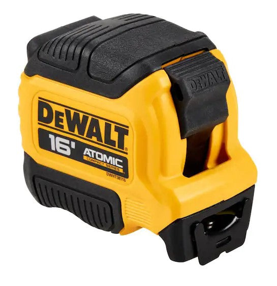 Flexómetro DEWALT ATOMIC 16, vista lateral con clip y botones negros