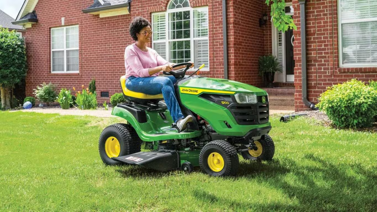TRACTOR CORTADOR DE CESPED 42", 17.5 HP, JOHN DEERE S100