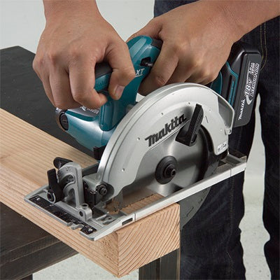 SIERRA CIRCULAR 18V LXT, 6 1/2”, 2 BAT. 3.0 Ah, CARGADOR Y ESTUCHE