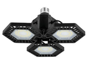 Luminaria LED VOLTECK de 65 W, con tres paneles negros abatibles y base roscada.