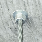 Tornillo para concreto en pared de concreto, rosca y cabeza hexagonal