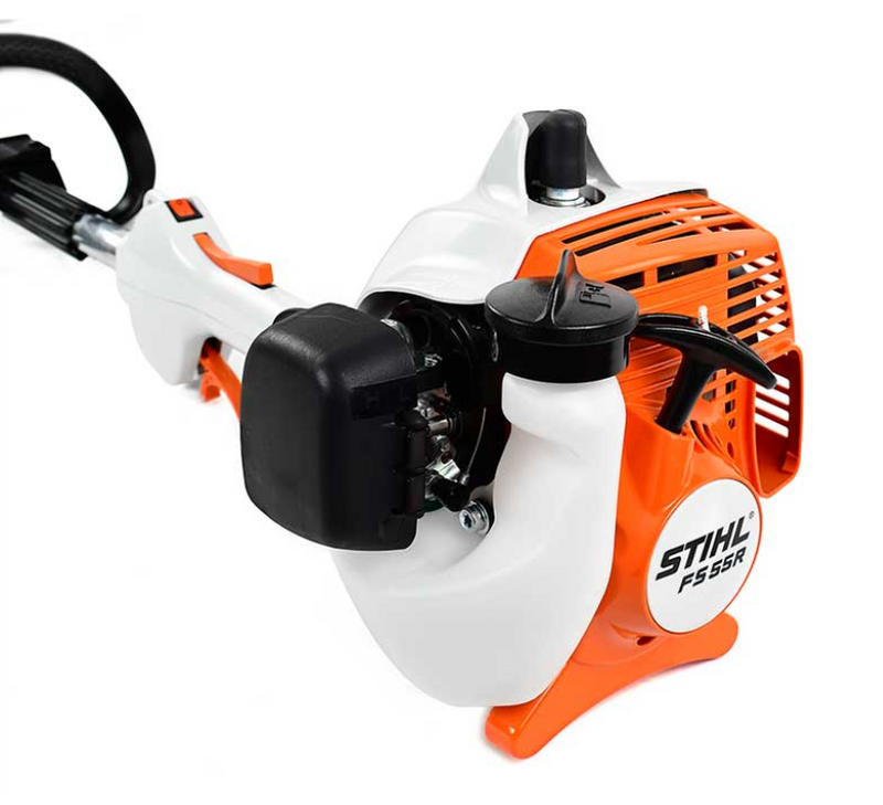Motor de desbrozadora STIHL FS55R con carcasa naranja y blanca y empuñaduras negras.