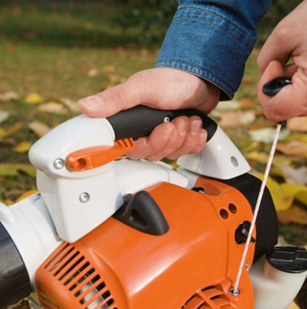 SOPLADORA BG56,  MOTOR A GASOLINA STHIL, CAPACIDAD DE 27.2CM3