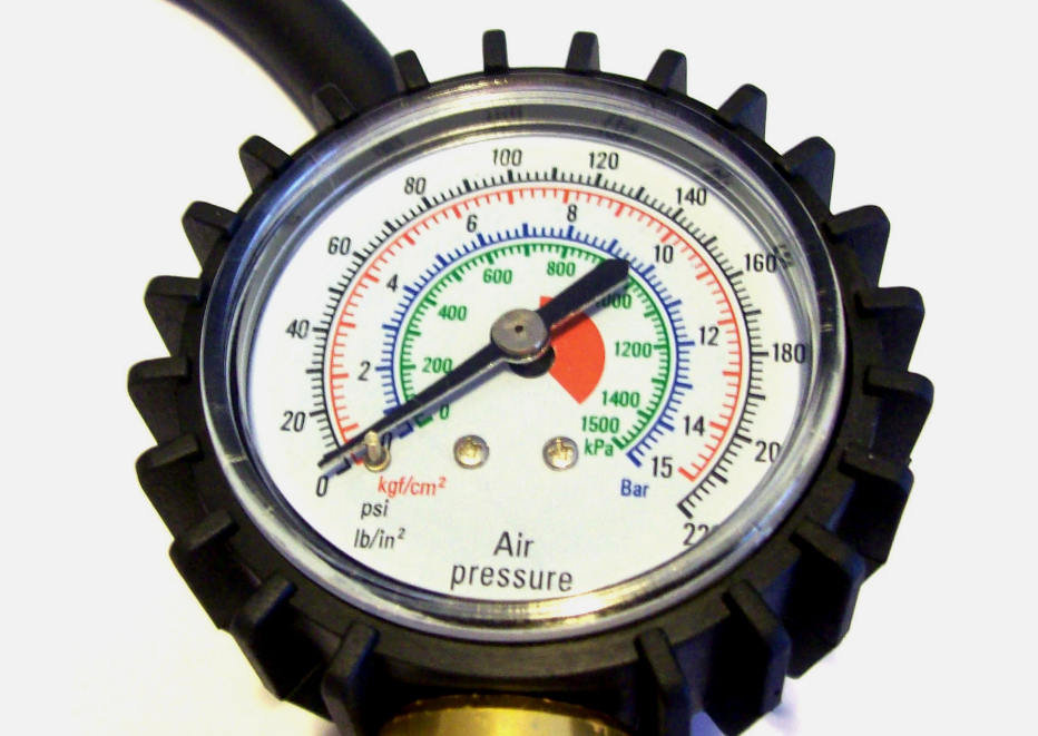 INFLADOR DE LLANTAS CON MANOMETRO CAL HAWK